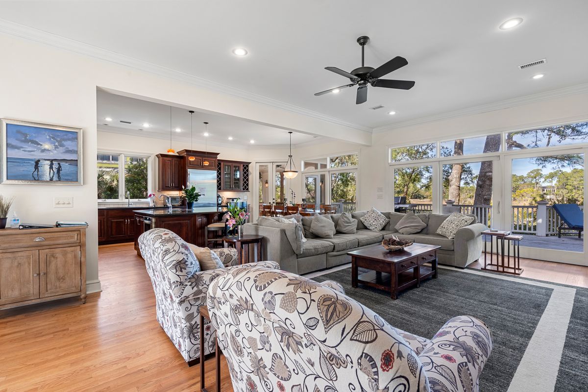 Open floorplan in a Kiawah Island vacation rental.