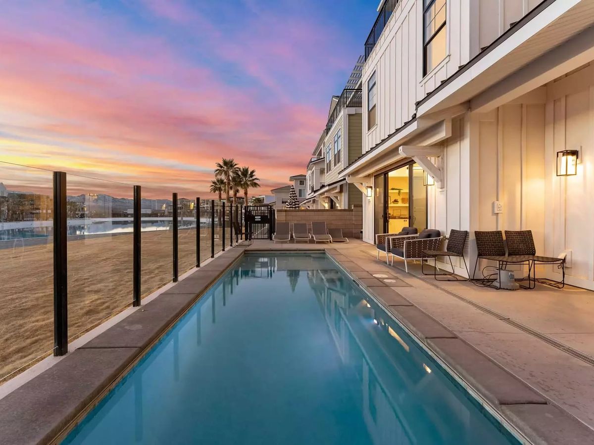 Sandy Beach Estate | Sleeps 44 | 8 Bedrooms | 8 Bathrooms