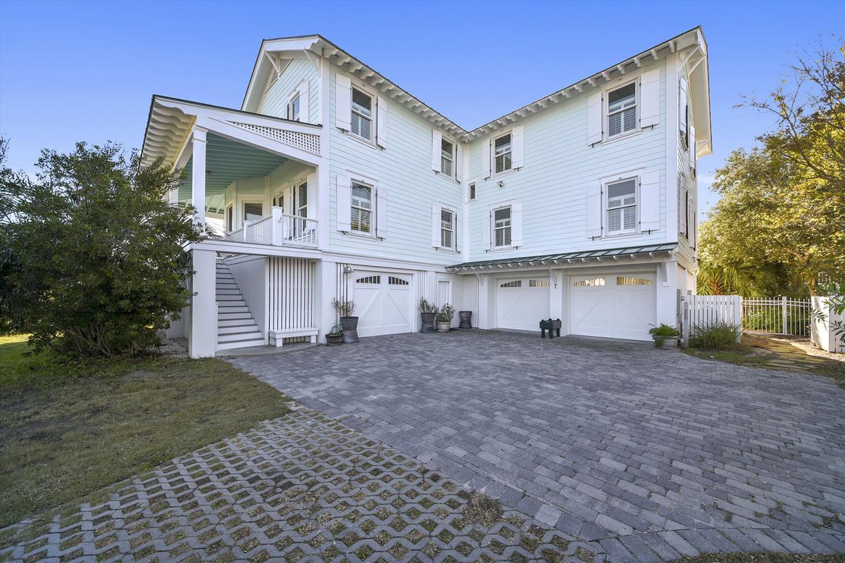 Exterior of a Tybee Island vacation rental.