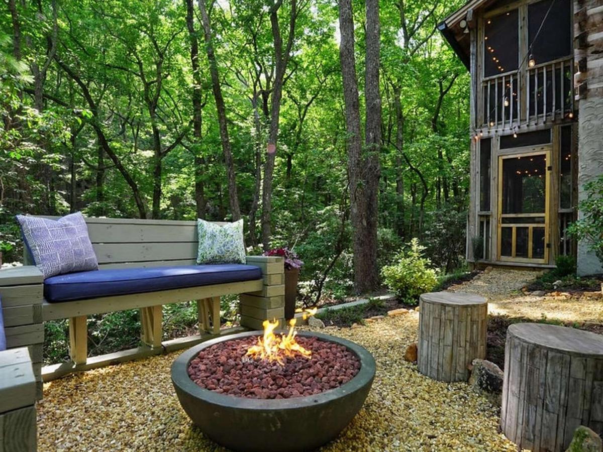 Backyard of Luxury Big Canoe Georgia Vacation Rental with Firepit