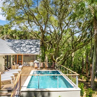 Private pool at a Kiawah Island vacation rental.