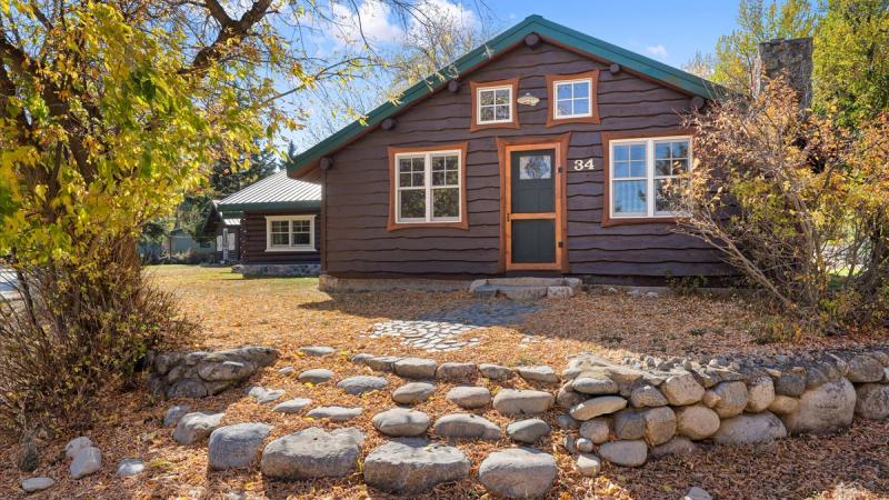 Rendezvous Lodge - Image 1