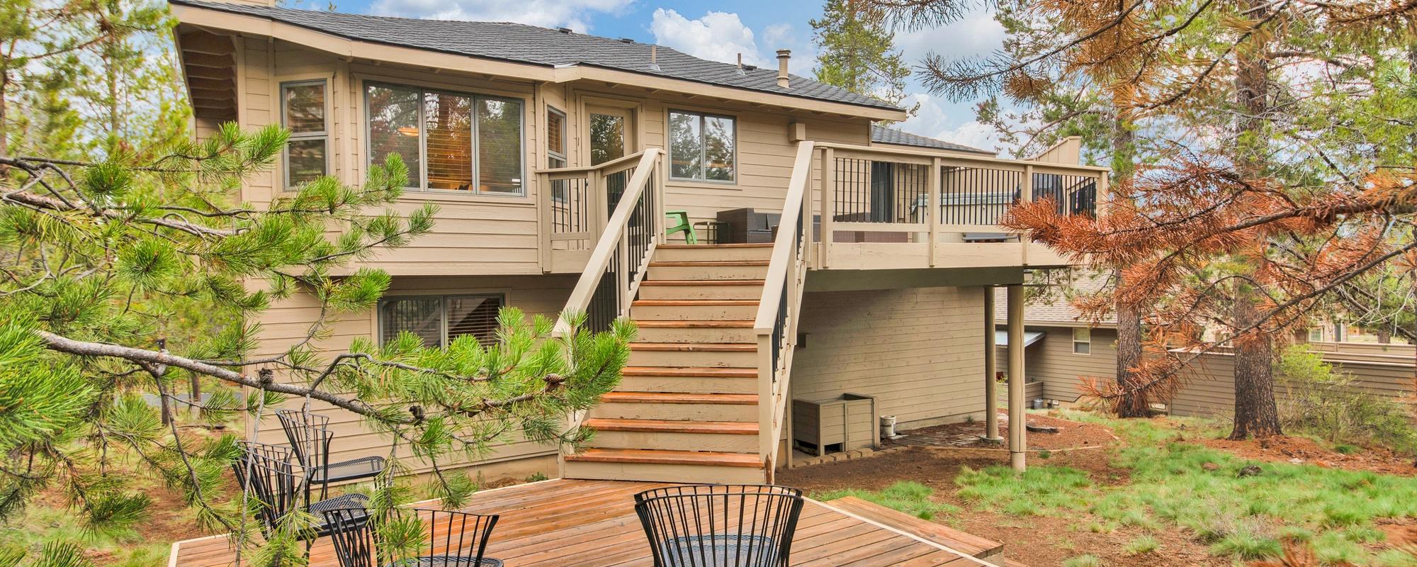 Outdoor living at a Cascara Vacation Rental home.