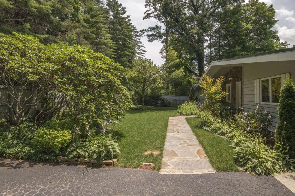 Sequoyah Lakeside Lodge in Highlands