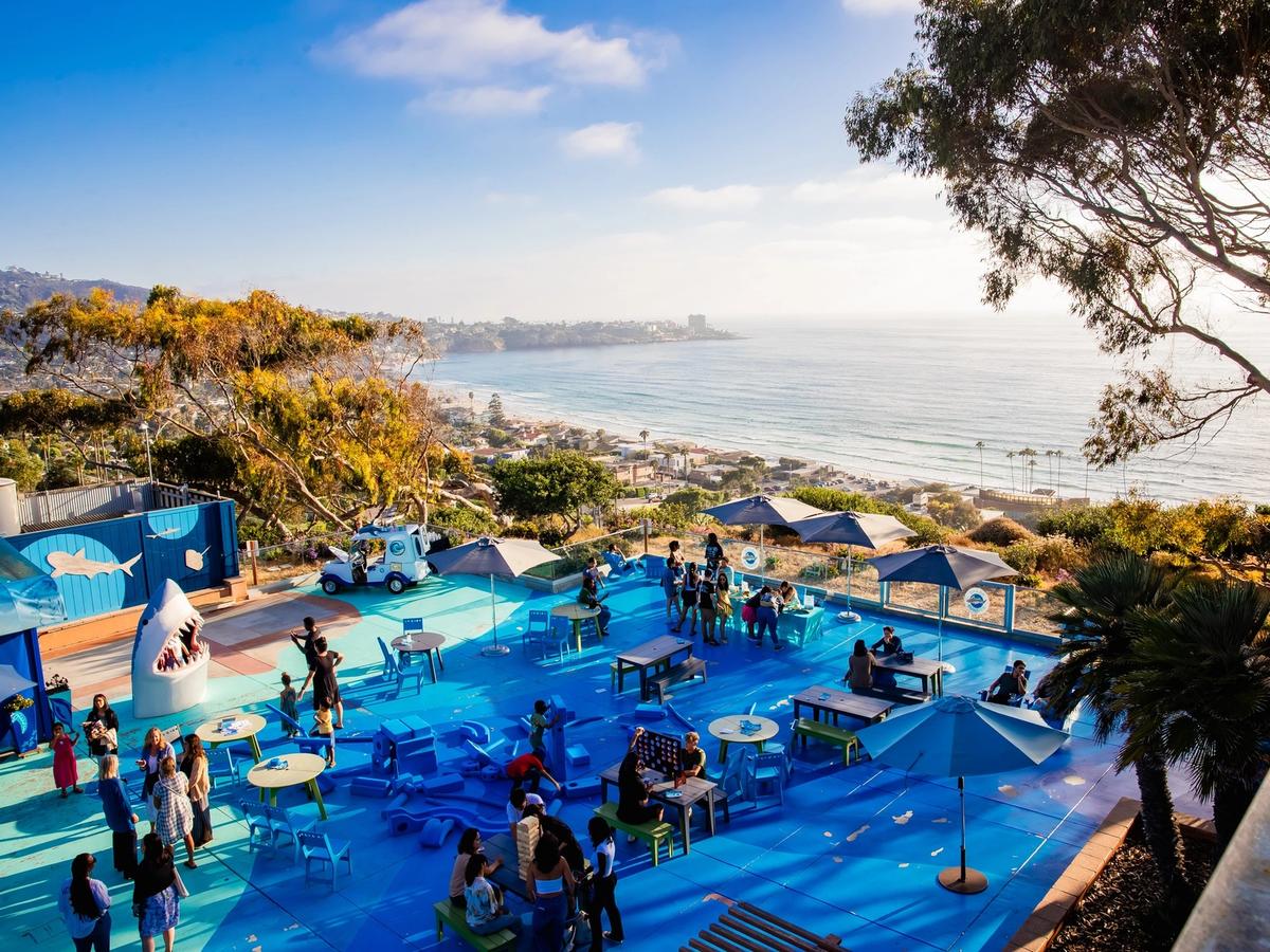Families gather at Birch Aquarium’s colorful play area with ocean views all around. With hands-on activities, ocean-themed games, and a breezy coast in sight, it’s a fun spot for kids and adults.