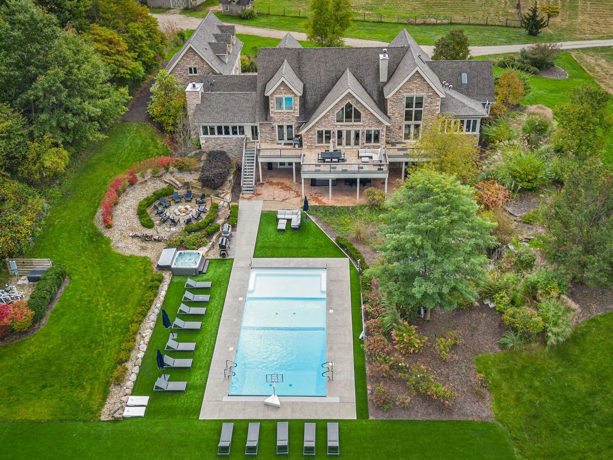 Sprawling estate with a private pool, stone fire pit, and forest views—ideal for large groups and pets with energy to burn. Between the cozy lodge vibes and wide-open green space, this is a dream getaway for both people and pups.