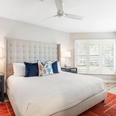 Bedroom in a Kiawah Island vacation rental.