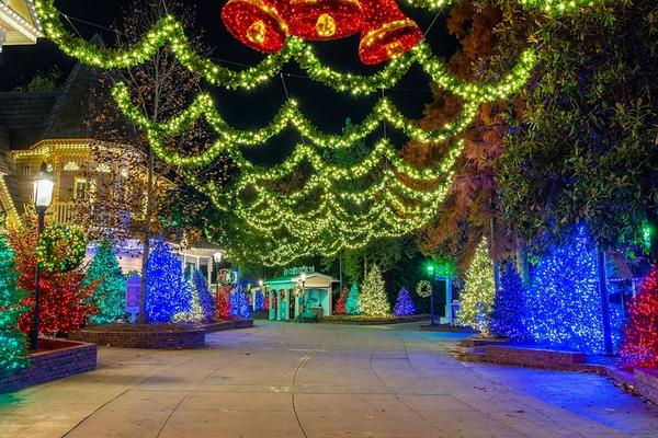 Christmas in the Smokies: The Best Gatlinburg & Pigeon Forge Holiday Activities