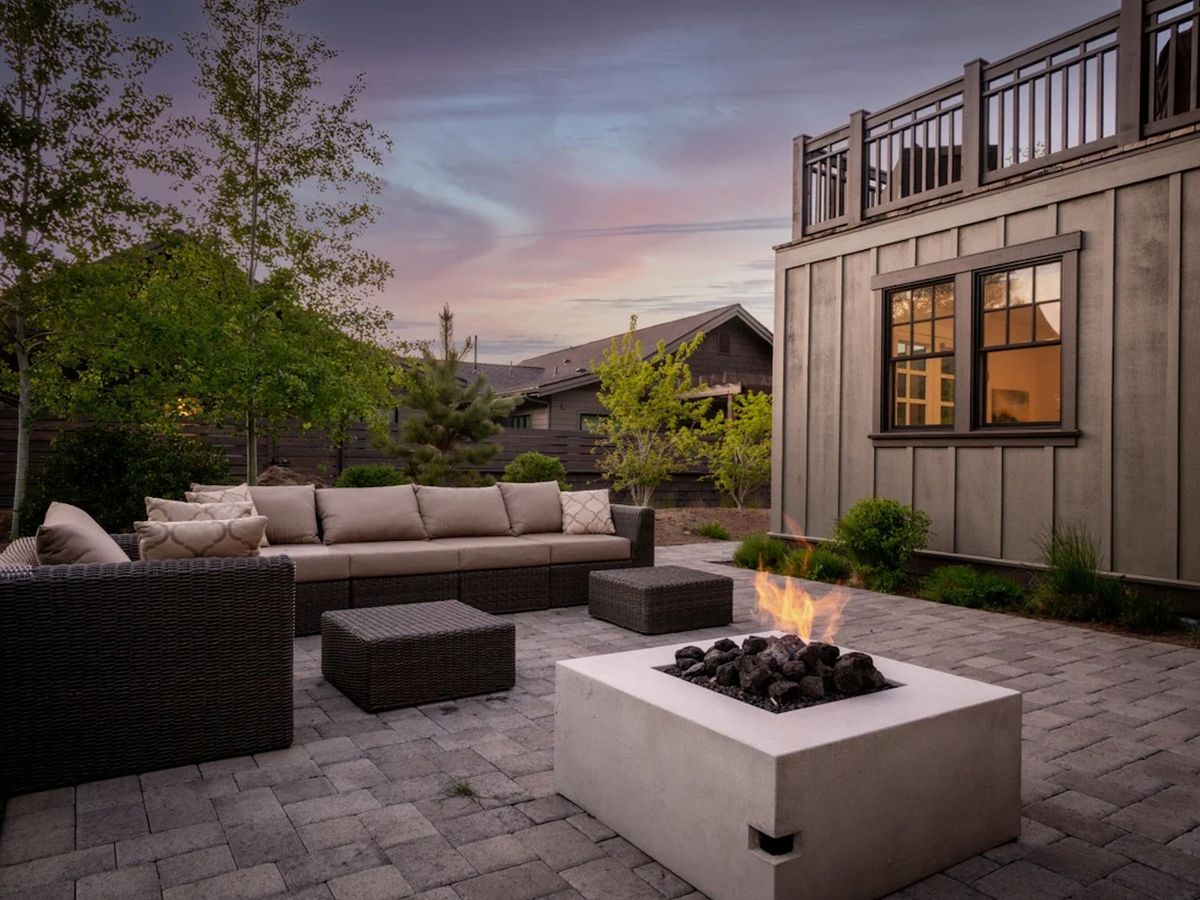 Back Yard of Bend, OR Luxury Vacation Rental With Sofa and Fire Pit