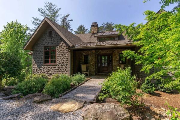 Explore North Carolina Cabins + Rentals