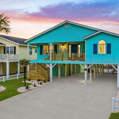 Exterior view of Hem's Hideout.