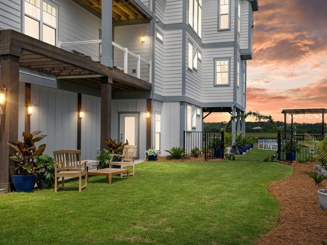 A spacious coastal retreat near Ocean Isle Beach with a private pool, outdoor trellis, and room for the whole family including your dog. Each bedroom has its own bathroom, and the outdoor bar area is perfect for laid-back evenings.