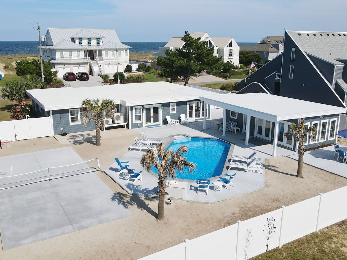 Cozy coastal getaway with a sparkling pool, outdoor seating, and beautiful ocean scenery. Ideal for small families or groups wanting a relaxing beach vacation.