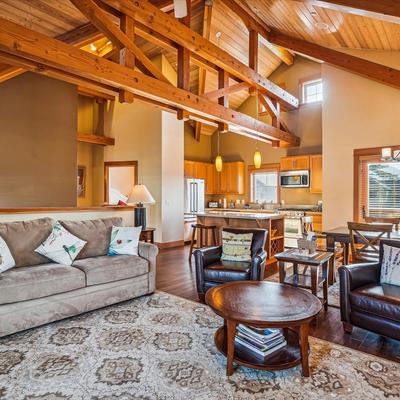 The Lodges B-1 -Cannon Beach Rental Living Room