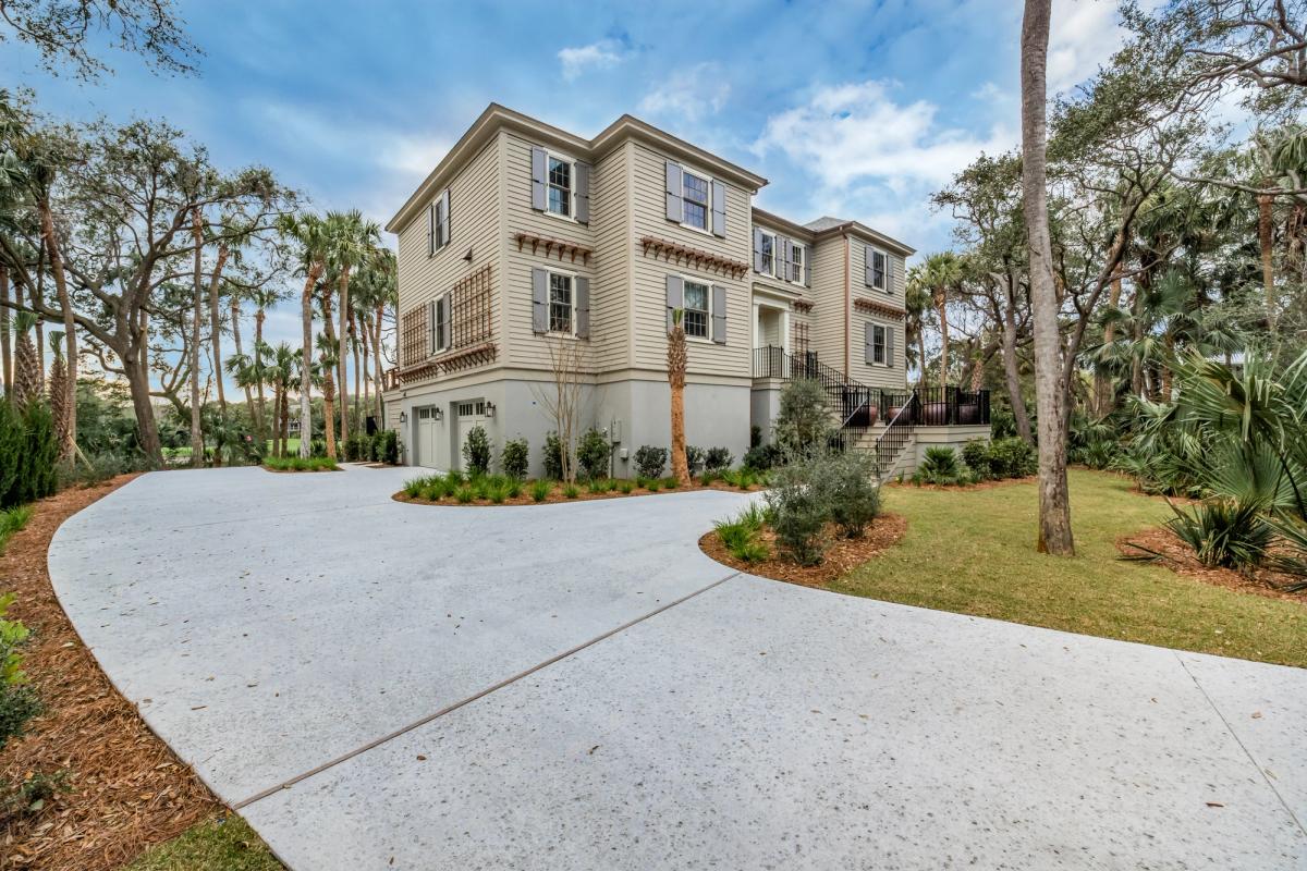 Exterior view of this Kiawah Island vacation rental.