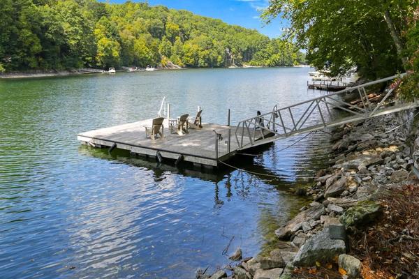 Sparkling Waters Lakefront Retreat in Highlands