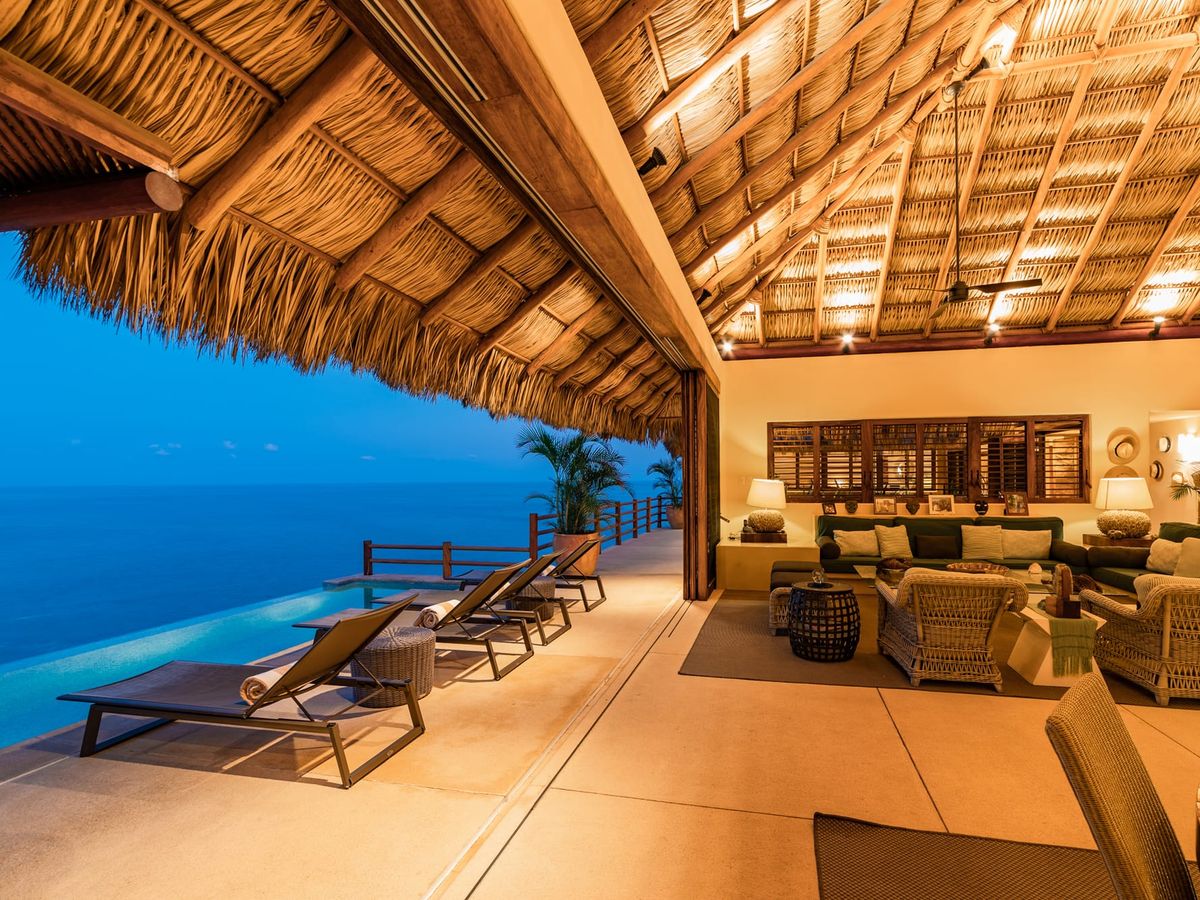 This tropical hideaway blends ocean views and open-air living with a thatched roof lounge and inviting infinity pool. It’s made for sunset moments and quiet nights by the sea.