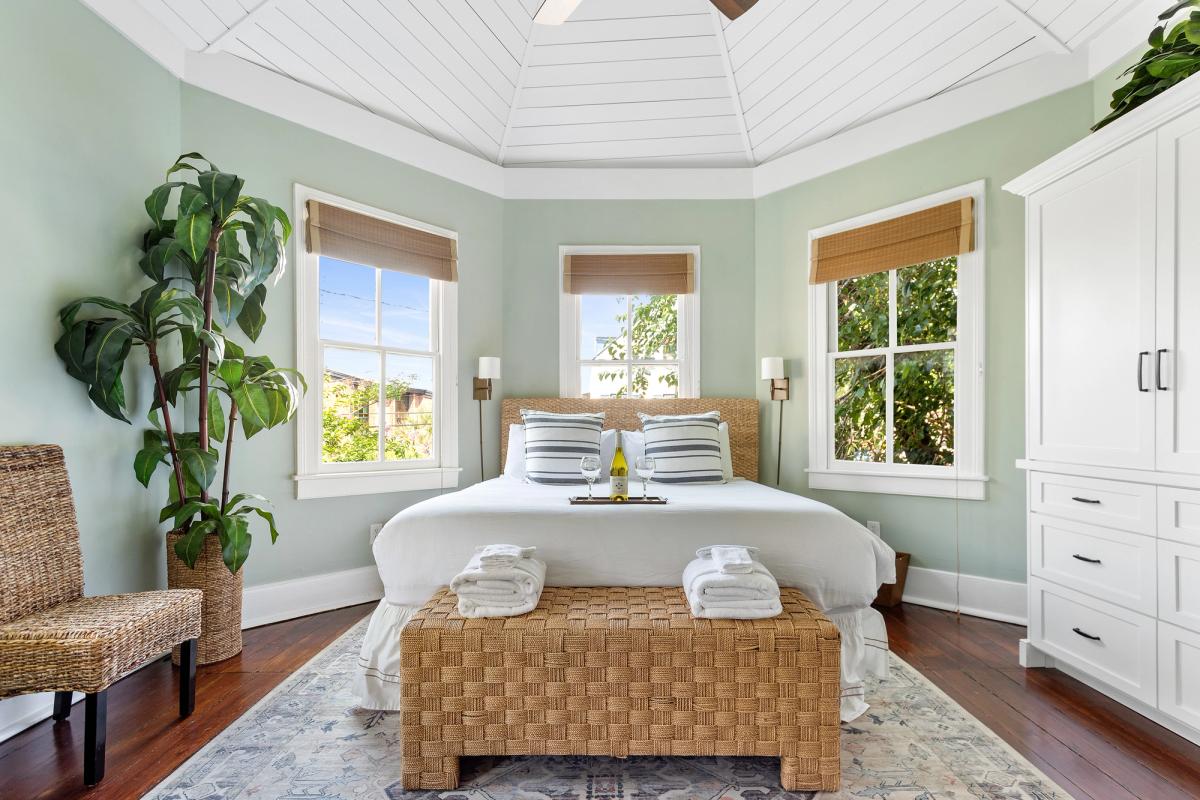 Bedroom in Mint Julep.