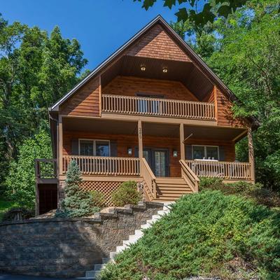 Exterior view of Magnolia Lodge at Massanutten.