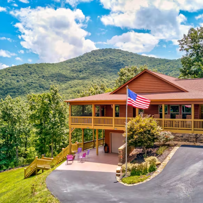 Exterior view of a Blairsville, GA cabin rental.