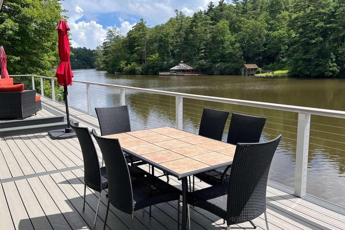 Sequoyah Lakeside Lodge in Highlands