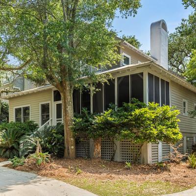 Exterior view of a vacation rental on Kiawah Island.