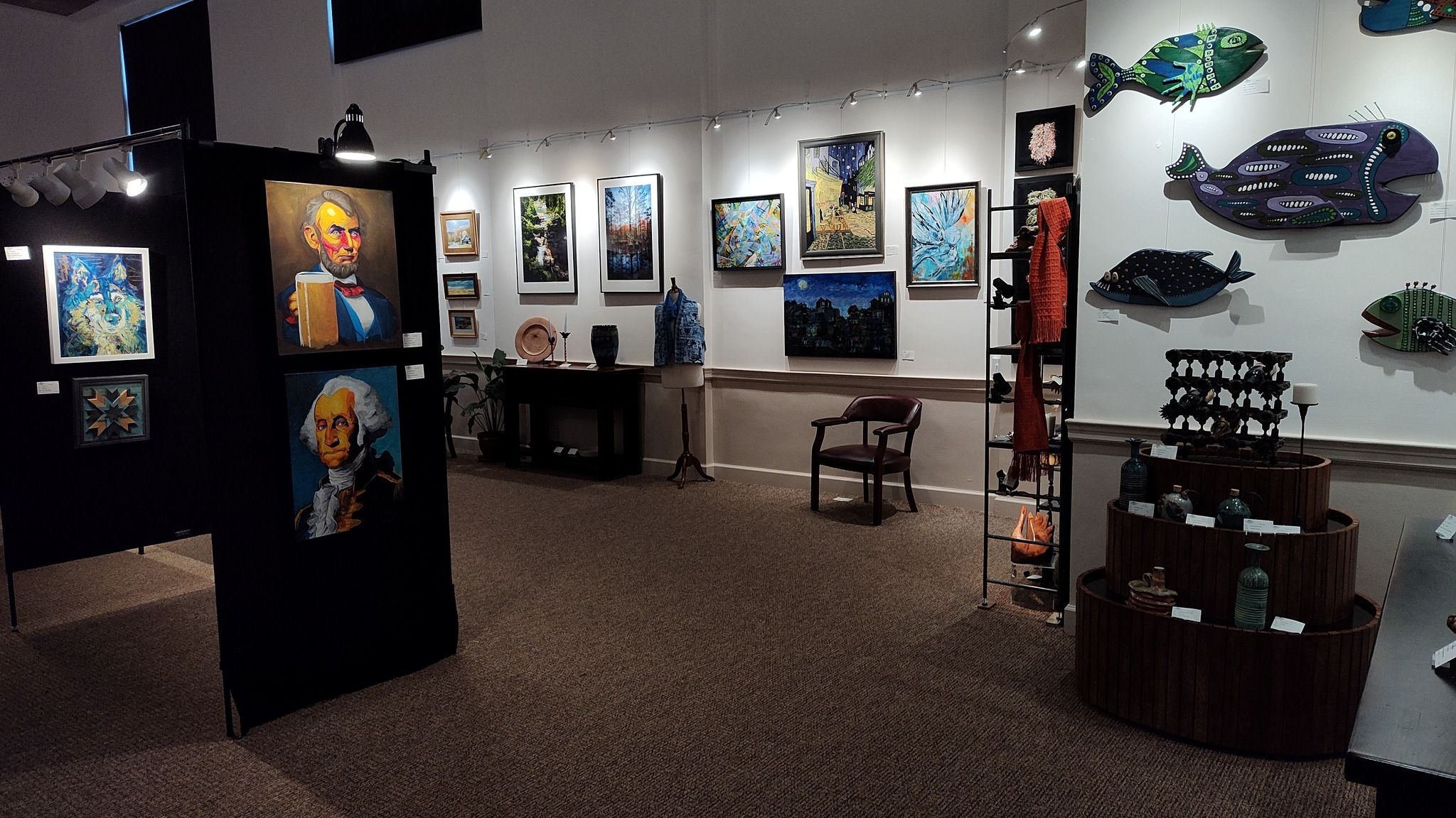 Inside the Blue Ridge Mountains Arts Association Art Center, visitors can explore rotating local art exhibits and handcrafted pieces. The gallery highlights paintings, sculptures, and unique artwork from regional artists in a calm, welcoming space.