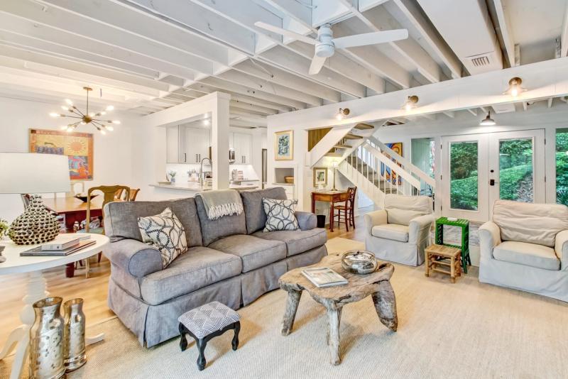 2133 Beach Wood - Image 1