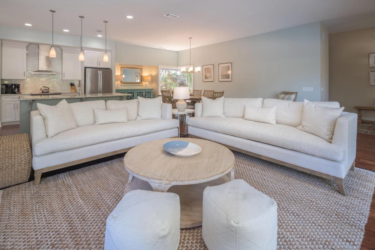 Living room with open layout in a Hilton Head Island vacation rental.