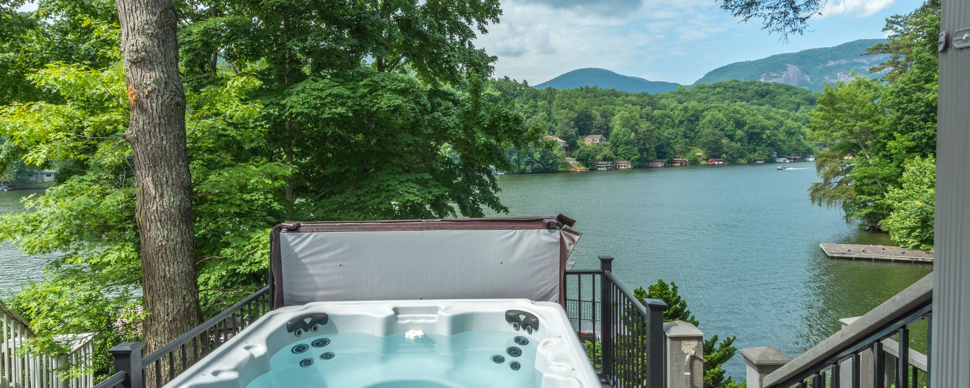 Lakefront hot tub in NC