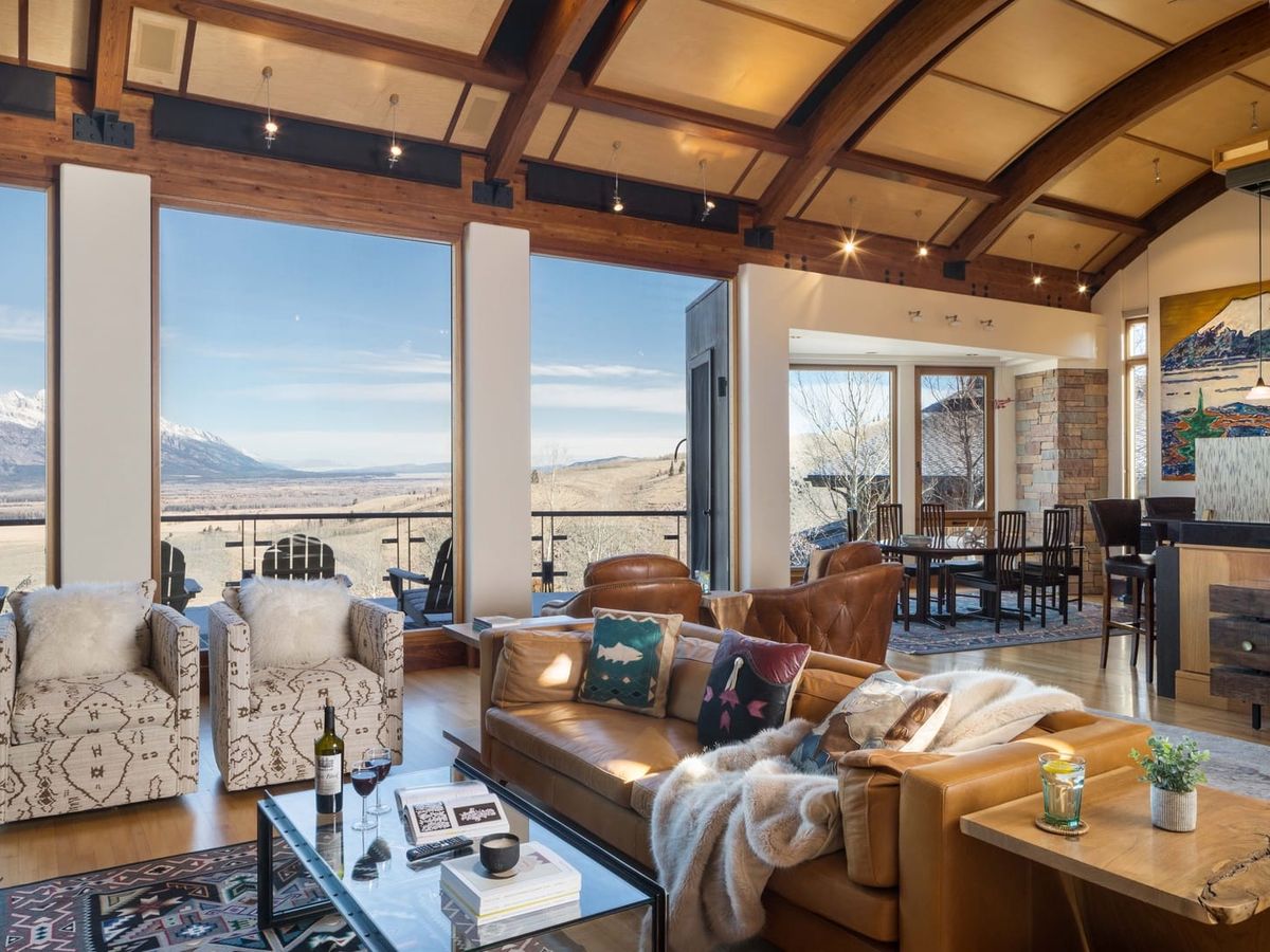 Cozy cabin with floor-to-ceiling windows and stunning mountain views from nearly every room. Ideal for a quiet getaway, this luxury home features a modern kitchen, indoor fireplace, and outdoor space to take in the fresh alpine air.