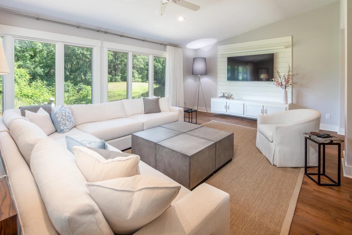 Living room in a Hilton Head Island vacation rental.