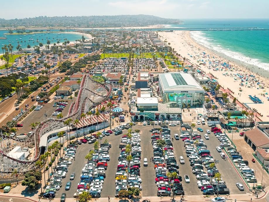 Belmont Park in San Diego is buzzing with energy roller coasters, beach crowds, and oceanfront views all in one place. This classic amusement park is packed with rides, shops, and beach fun.