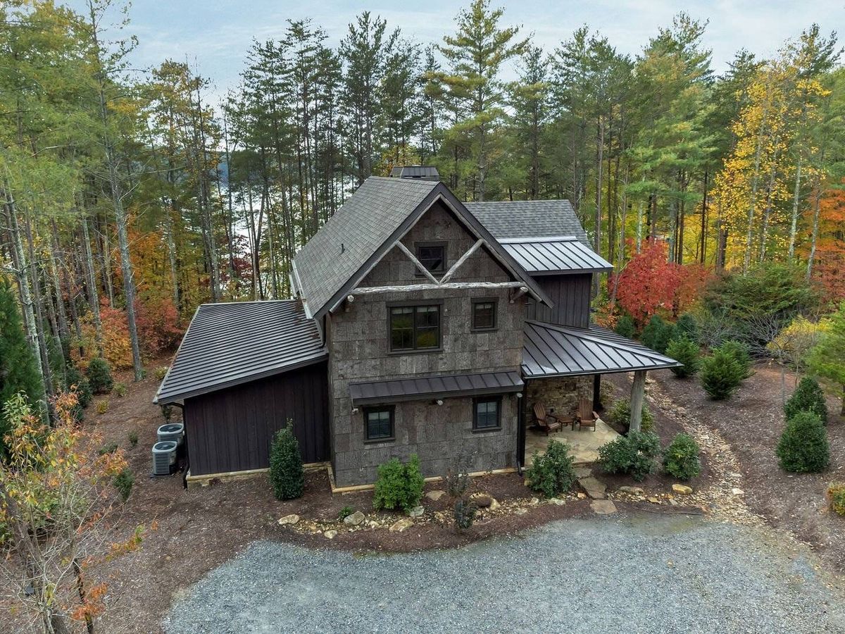Nestled on the edge of Lake James near Asheville, this dog-friendly cabin features lakefront views, a private dock, and a screened porch. Perfect for boating and relaxing, with a wood-burning fireplace and outdoor kitchen.