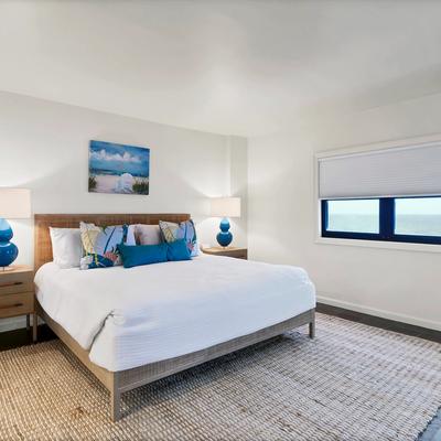 Primary bedroom in Islander 7C.
