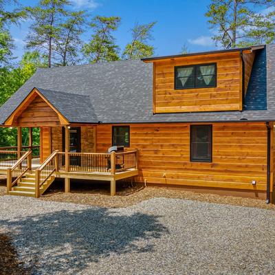 Exterior view of a cabin rental in Morganton, GA.