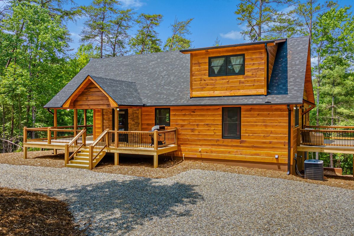 Exterior view of a cabin rental in Morganton, GA.