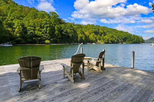 Sparkling Waters Lakefront Retreat in Highlands