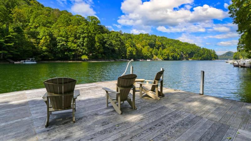 Sparkling Waters Lakefront Retreat - Image 3