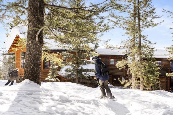 8 Spectacular Cabins and Vacation Rentals in Jackson Hole with Mountain Views