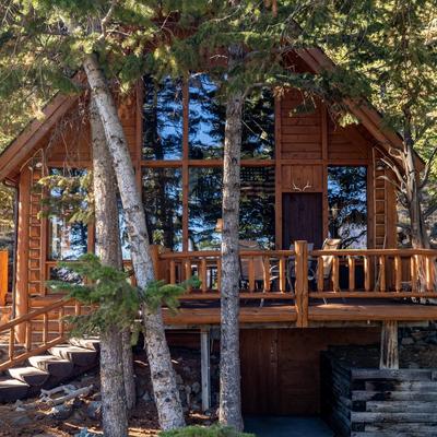 Exterior of Elk Road Cabin.
