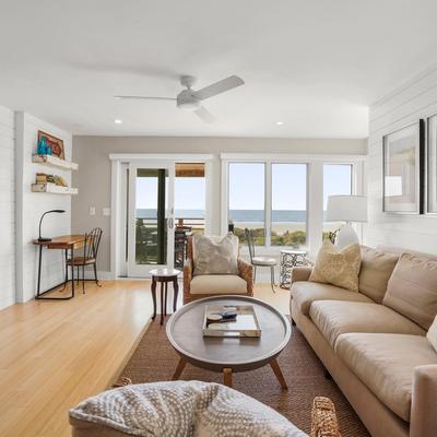 Living room in a Kiawah Island vacation rental.