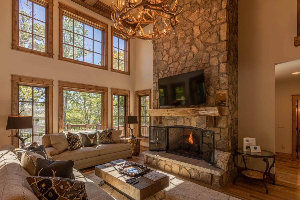 Spacious living space in Boulder Creek at Eagles Nest.