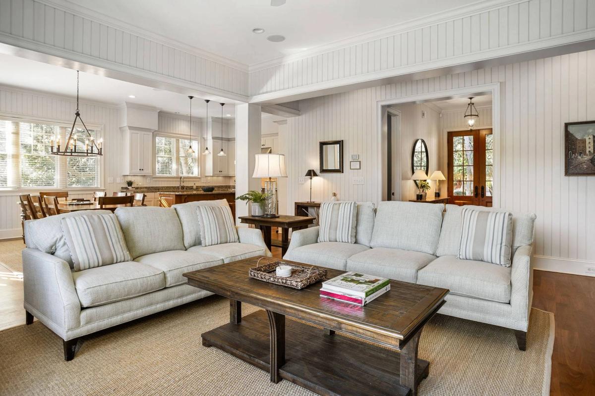 Living room in a Kiawah Island vacation rental.