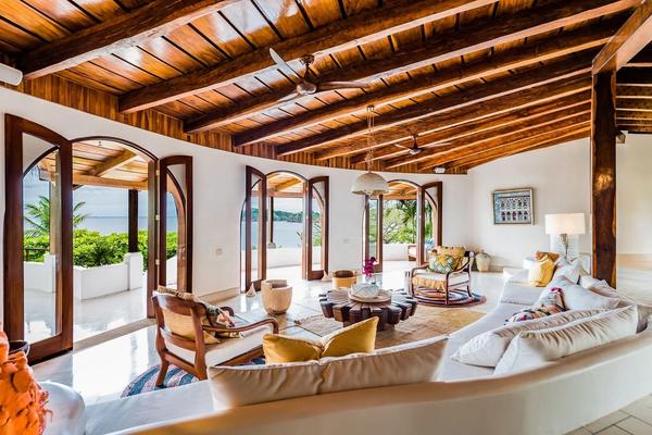 10 Luxury Villas in Tamarindo for a Tropical Escape