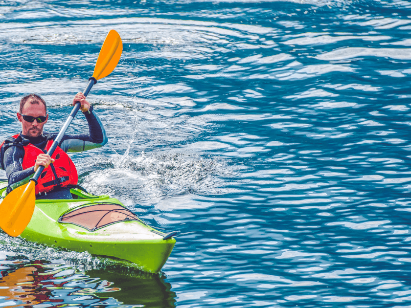 A kayaker slices through calm waters in a bright green kayak under a blue sky. This salt marsh tour is the perfect way to spot birds, wildlife, and soak in Kiawah Island’s natural beauty from a different view.