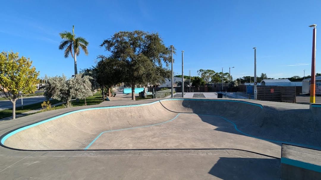 Holmes Beach Skate Park features a smooth concrete bowl designed for skaters of all skill levels. Palm trees and open space surround the park, giving it a relaxed coastal feel. It’s a favorite local spot for skating, hanging out, and enjoying the Florida sunshine.