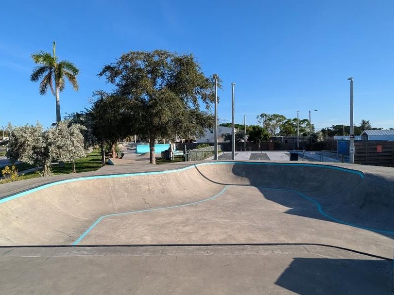Holmes Beach Skate Park features a smooth concrete bowl designed for skaters of all skill levels. Palm trees and open space surround the park, giving it a relaxed coastal feel. It’s a favorite local spot for skating, hanging out, and enjoying the Florida sunshine.
