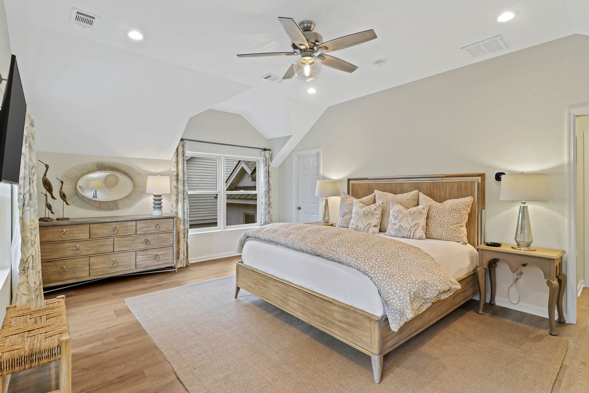 Primary bedroom in a Hilton Head Island vacation rental.