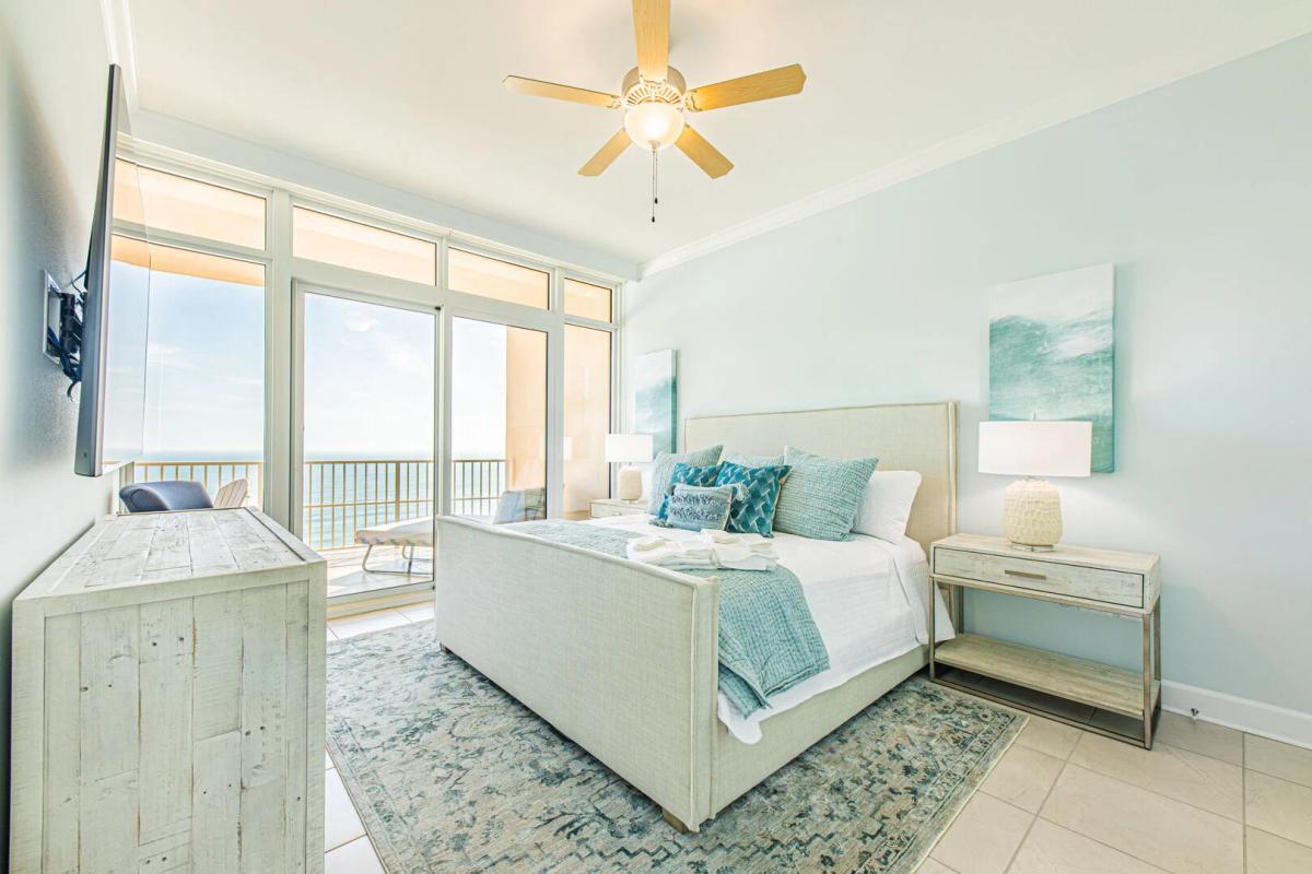 Primary bedroom in an Orange Beach vacation rental.